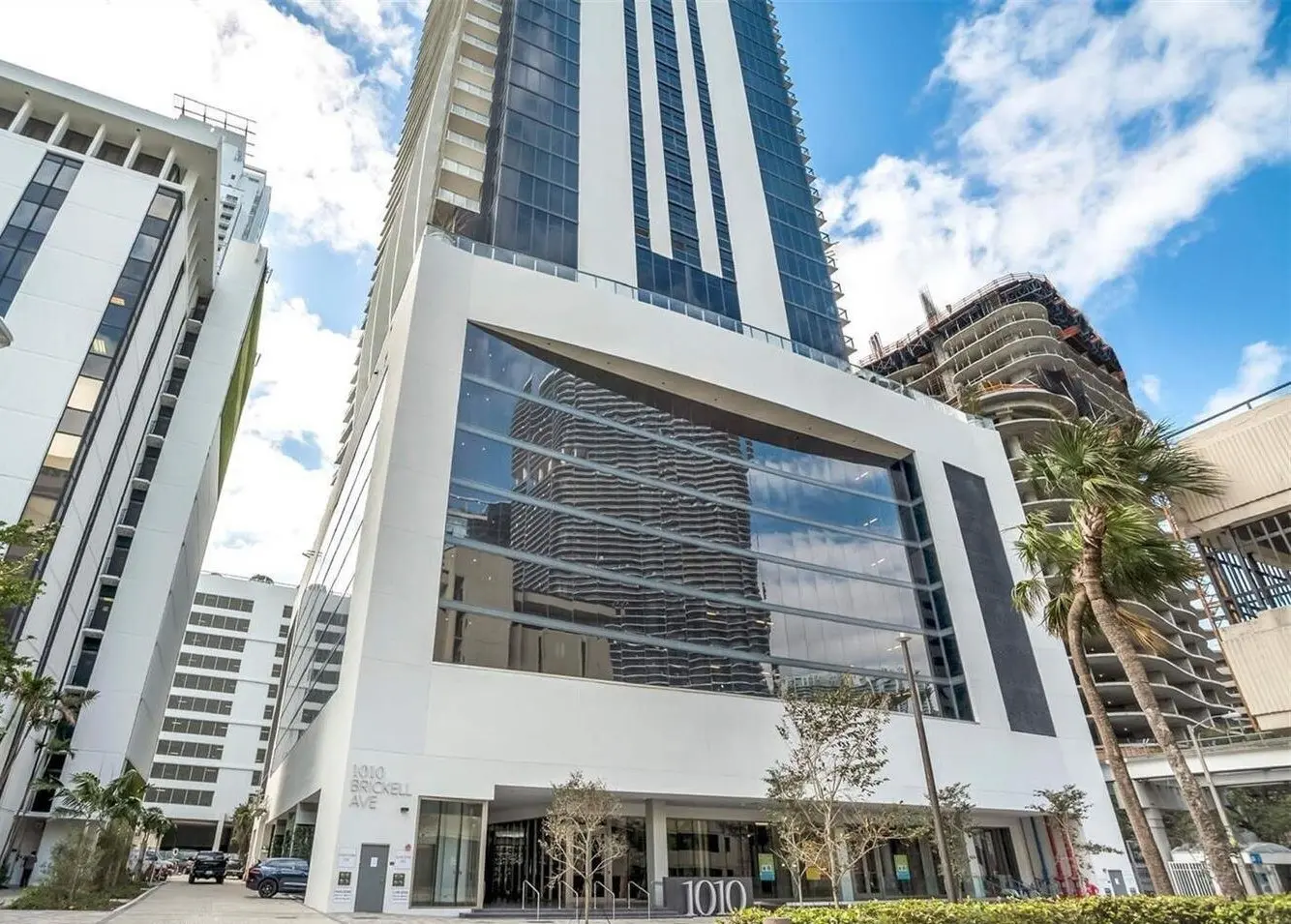 1010 Brickell Miami high‑rise with reflective glass façade and modern architecture.
