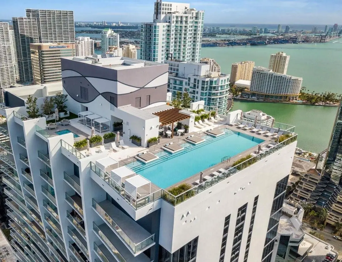 1010 Brickell's rooftop pool with Miami skyline and bay views.